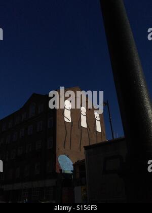 Murale di artista di strada Stik in Shoreditch London Inghilterra England Foto Stock