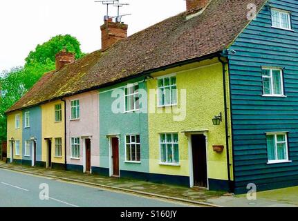 Case colorate in Coggeshall Foto Stock