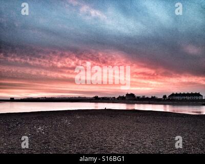 Tramonto sul fiume Deben estuario, Felixstowe Ferry, Suffolk, Regno Unito. Foto Stock