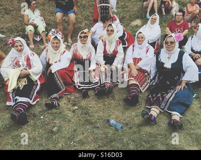 Bulgarian Women con national abito tradizionale Koprivshtica Bulgaria Foto Stock