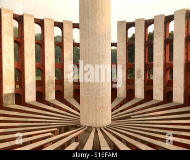 Ram struttura Yantra a Jantar Mantar osservatorio astronomico in New Delhi, India Foto Stock