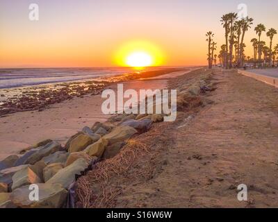Tramonto sulla spiaggia di Ventura, California Foto Stock