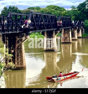 Il Ponte sul Fiume Kwai, Kanchanaburi Thailandia Foto Stock