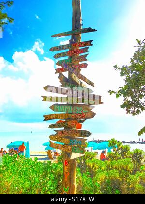 Cartello presso la spiaggia di Key West, Florida Foto Stock