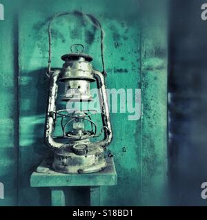 Un vecchio olio lampada dei minatori Foto Stock