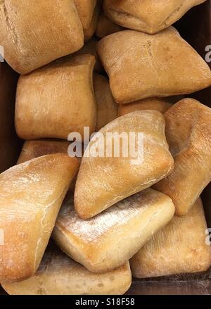 Pane appena sfornato, golden brown ciabatta Foto Stock