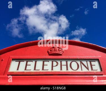 Telefono rosso scatola, uno stile tradizionale inglese, Stanley, Isole Falkland Foto Stock