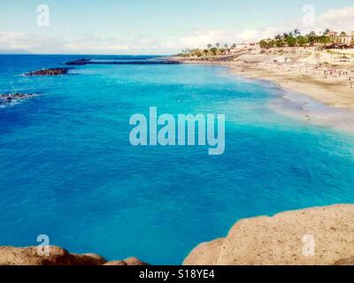 Oceano atlantico e vista di Playa del Duque, è un premio Beach sulla Costa Adeje nel sud di Tenerife. Isole Canarie. Spagna Foto Stock