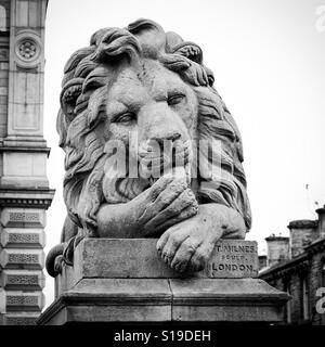 Statua di Lion, Saltaire, Bradford Foto Stock