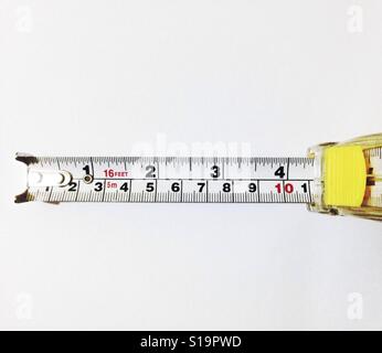 Strumento di misurazione su sfondo bianco Foto Stock