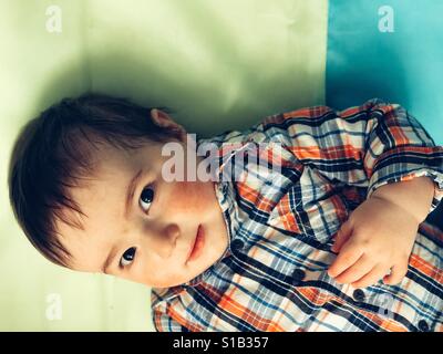 7 mesi di età bambino ritratto Foto Stock