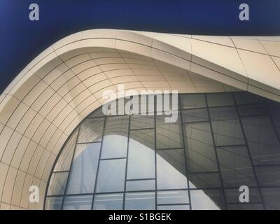 Abstract architettura dettagli da Zaha Hadid a Baku, in Azerbaijan Foto Stock