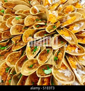 Spuntini tailandesi-Khanom Bueang noto come crepes tailandese Foto Stock