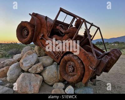 Pubblica l'arte all'aperto a sunrise in Galleta Prati, Borrego Springs, California, Stati Uniti d'America Foto Stock