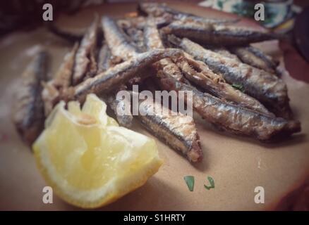 Deep alici fritte tapas Boquerones Fritos Foto Stock