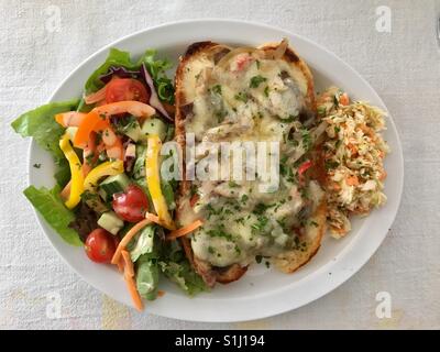 Vista dall'alto di un open-face Gourmet di Philly Cheesesteak Foto Stock