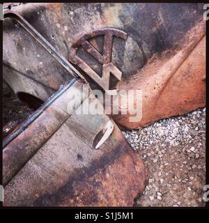 Rusty Volkswagen transporter individuato per la vendita in un Swapmeet Foto Stock