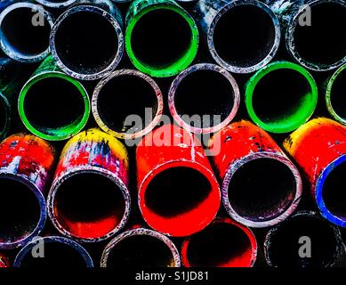 Tubi colorati Foto Stock