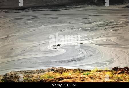 Tar sands,laghetto di fanghi,oil sands, Fort McMurray, Alberta, Canada Foto Stock