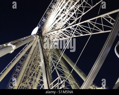 Close-up della ruota di Liverpool, ruota panoramica Ferris, Inghilterra (orientamento orizzontale). Preso da Matthew Oakes. Foto Stock