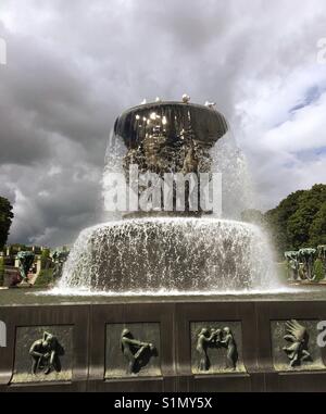 La fontana nel parco Vigeland, Norvegia Foto Stock