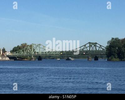 Il ponte di Glienicke tra Berlino e Potsdam. Guerra fredda spy ponte di Exchange Foto Stock