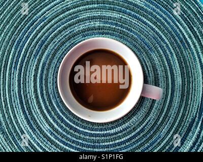 Una tazza di caffè visto dall'alto. Foto Stock
