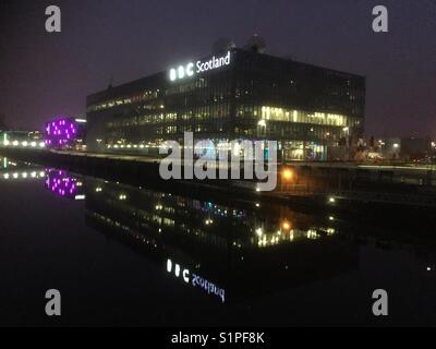 Un inizio di mattina immagine della BBC Scotland studios di Glasgow sulle rive del fiume Clyde. Foto Stock