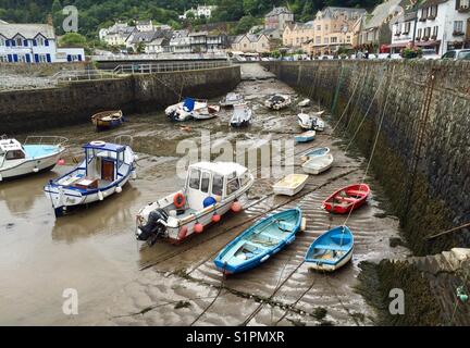 Lynton Harbour con barche Foto Stock
