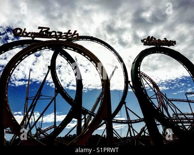 Rollercoaster Demontage viene smontato dopo beerfestival Oktoberfest Monaco di Baviera Baviera Germania Foto Stock