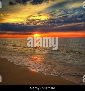 Tramonto sul mare Foto Stock