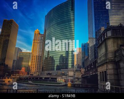 In autunno la luce sul Chicago's cityscape durante le ore di punta Foto Stock