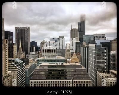 Nebbioso giorno in Chicago, visto dall'alto. Foto Stock