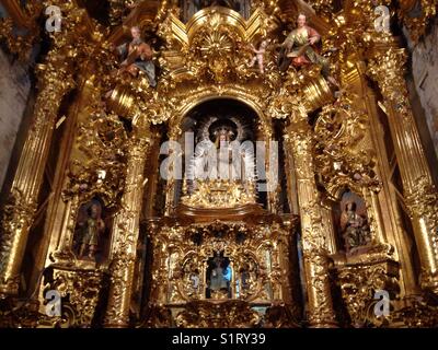 Vergine, altare del Rosario di Santa Maria la Chiesa. Arcos de la Frontera, Andalusia, Spagna. Foto Stock