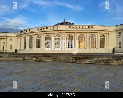 Il recentemente ristrutturato giardini invernali Pavilion in Weston-super-Mare, Regno Unito. Gran parte dell'edificio che ora fa parte di Weston College, sebbene i componenti rimangono disponibili per uso pubblico. Foto Stock