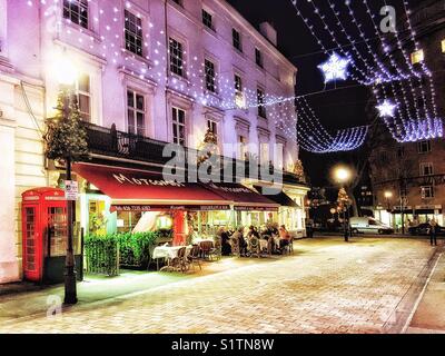 Le luci di Natale in Motcomb Street Knightsbridge, Londra. Foto Stock