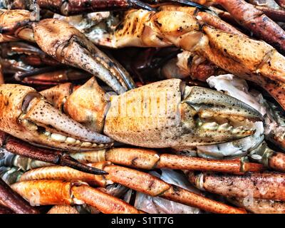 Granchi gambe e artigli sul mercato Foto Stock