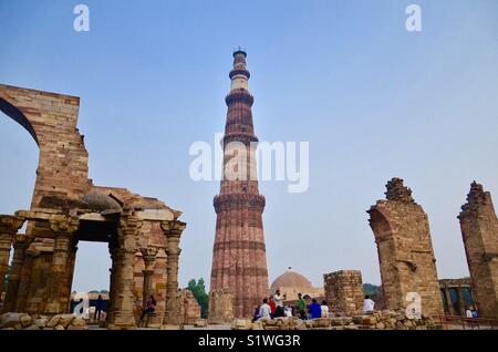 Qutub Minar costruito da impero Mughal a Nuova Delhi in India !!! Foto Stock