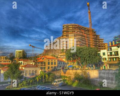 Sito in costruzione. Un nuovo hotel che viene costruito in Funchal, Madeira. Foto Stock