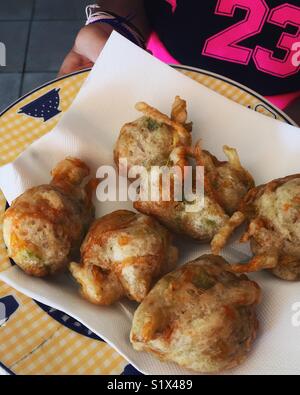 Frittelle di zucchini, Italia meridionale. Foto Stock