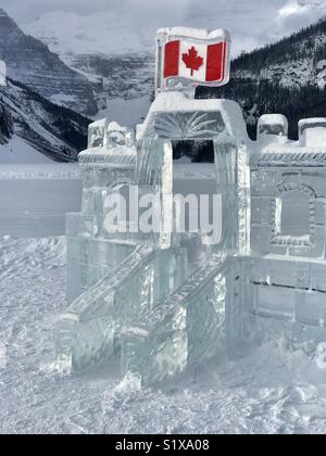 Il castello di ghiaccio sul Lago Louise, il Parco Nazionale di Banff, Canada, inverno Foto Stock