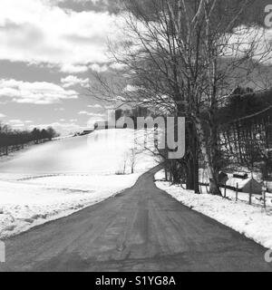 Una strada in Shelburne, Massachusetts Foto Stock