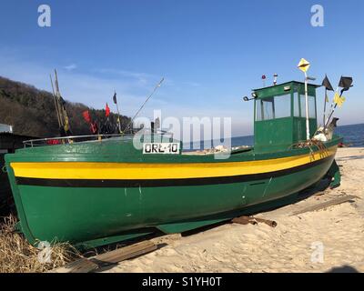 Una delle molte barche di pescatori sulla costa polacca. Questa foto è stata scattata a Gdynia Orlowo Foto Stock