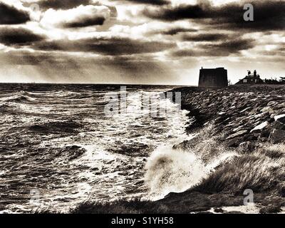 Armatura di roccia le difese costiere Foto Stock