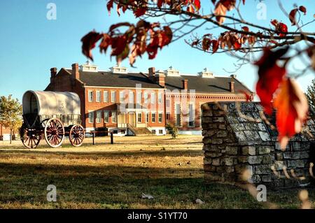 Il Fort Smith National Historic Park offre la guarnigione edificio della seconda Fort, che è stato successivamente trasformato in un tribunale in primo piano in molti famosi film western. Foto Stock