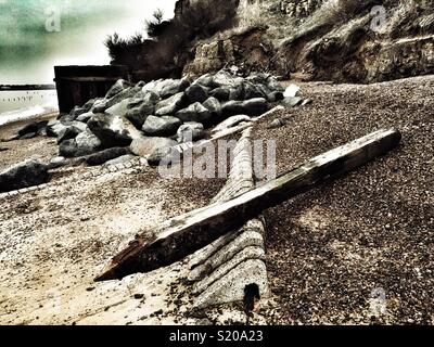 Effetti di erosione costiera Bawdsey Ferry Suffolk REGNO UNITO Foto Stock