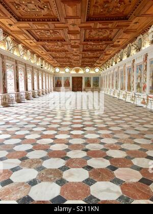 Schloss Ambras Castello, Innsbruck, Austria Foto Stock