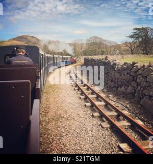 Miniatura treno a vapore nel distretto del Lago Foto Stock