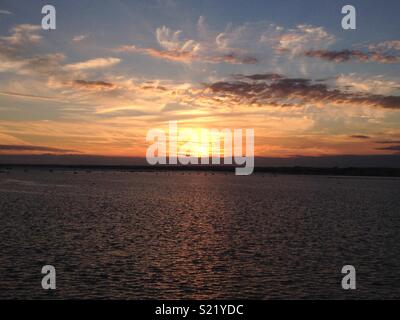 Tramonto sul porto di Poole Foto Stock