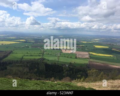 Vista la molla dalla parte superiore del Wrekin nello Shropshire Foto Stock